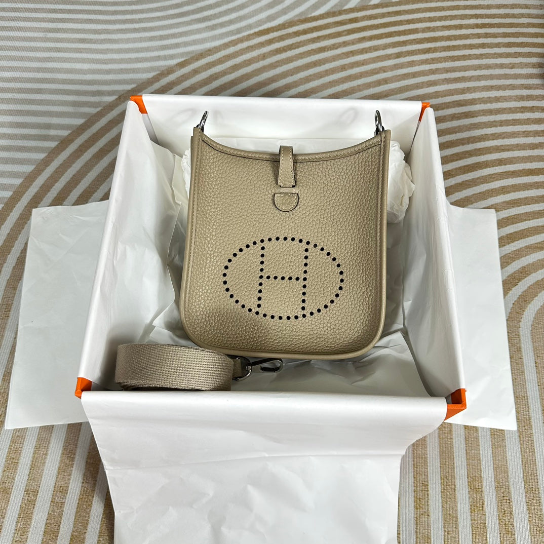 Hermes Evelyne III 17 Light Gray Togo Leather Bag Silver H5603