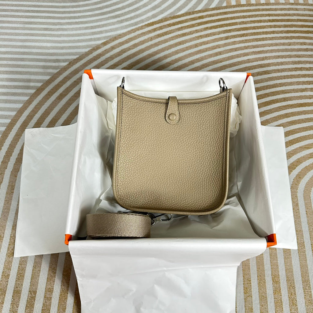 Hermes Evelyne III 17 Light Gray Togo Leather Bag Silver H5603