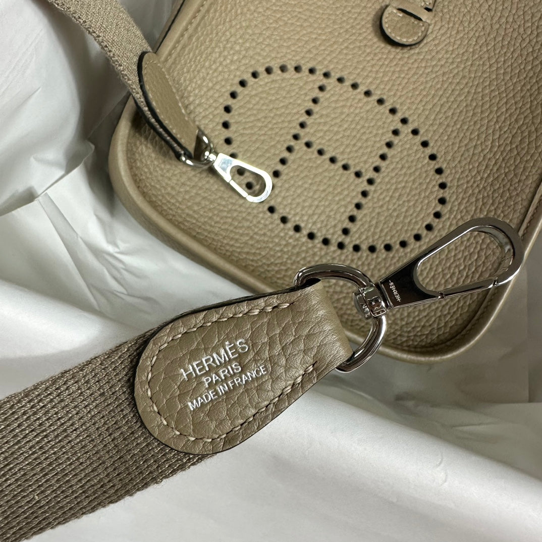 Hermes Evelyne III 17 Light Gray Togo Leather Bag Silver H5603