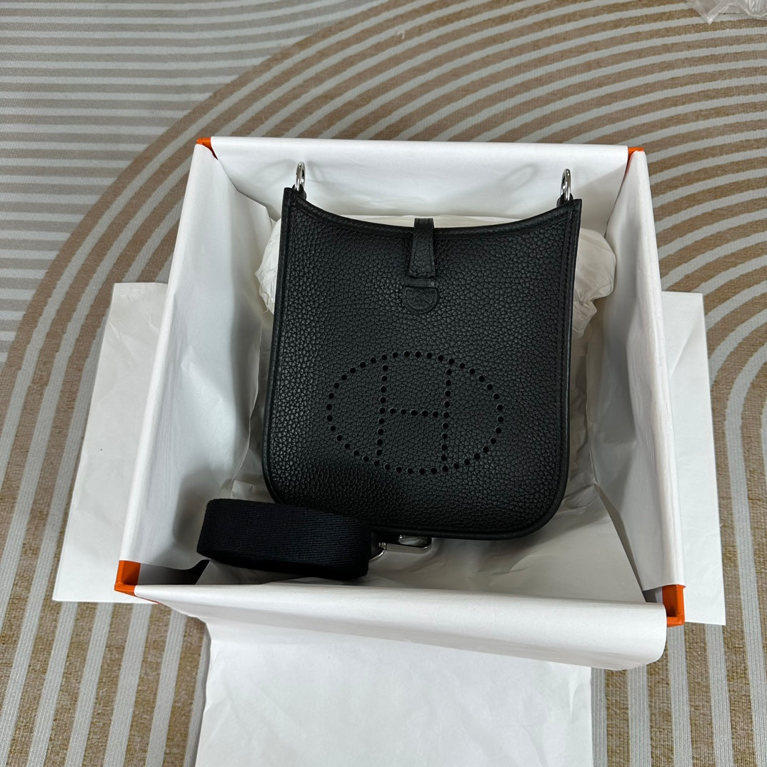 Hermes Evelyne III 17 Black Togo Leather Bag Silver H5621