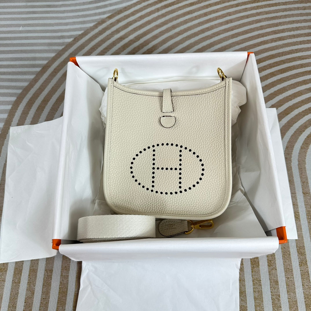 Hermes Evelyne III 17 Beige Togo Leather Bag Gold H5622