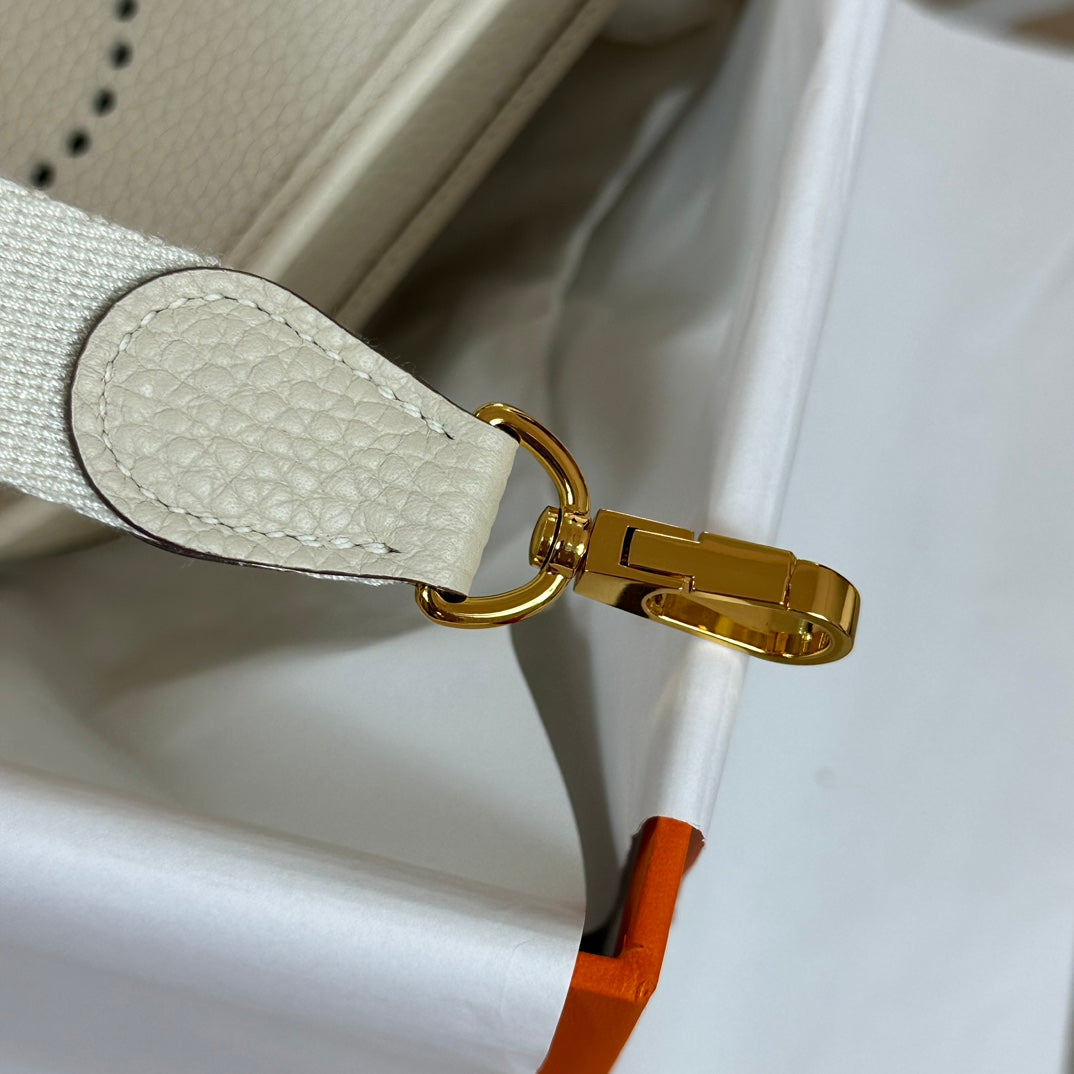 Hermes Evelyne III 17 Beige Togo Leather Bag Gold H5622