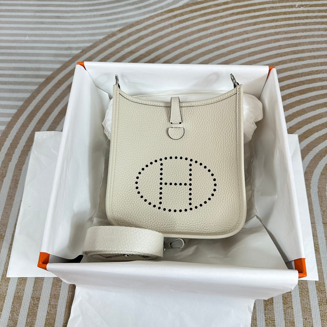 Hermes Evelyne III 17 Beige Togo Leather Bag Silver H5623