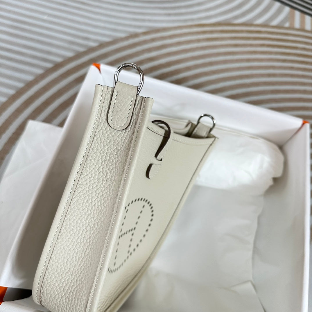 Hermes Evelyne III 17 Beige Togo Leather Bag Silver H5623