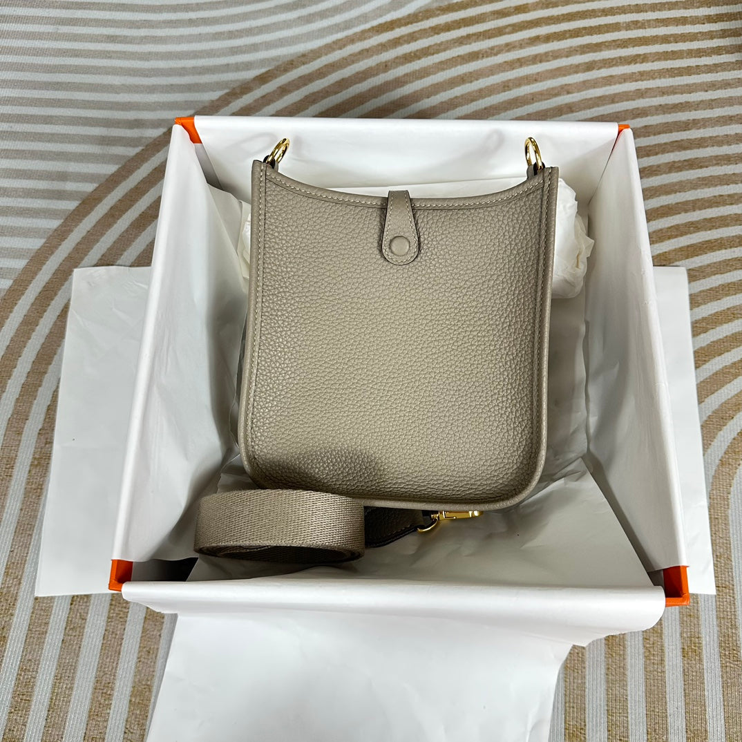 Hermes Evelyne III 17 Light Gray Togo Leather Bag Gold H5628