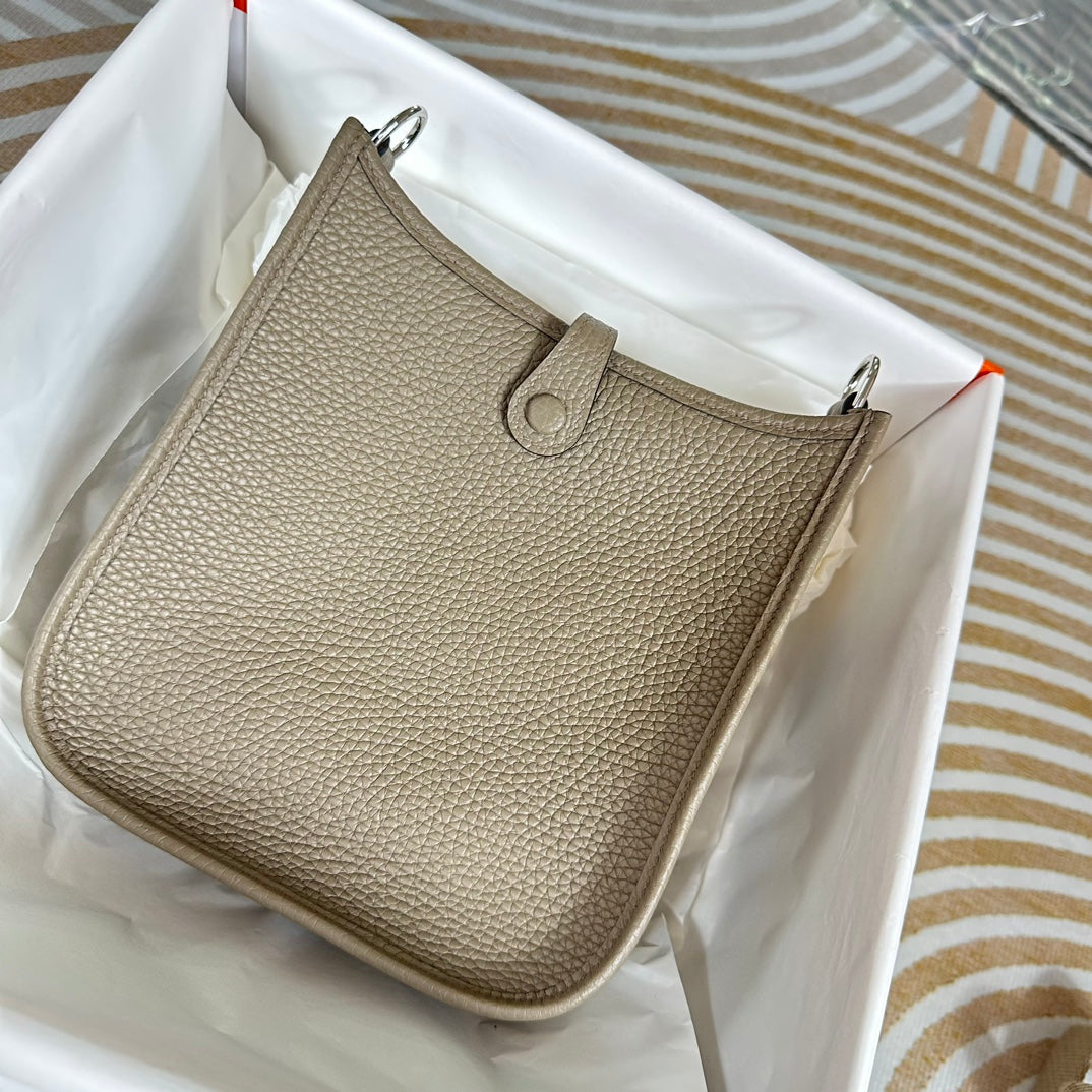 Hermes Evelyne III 17 Light Gray Togo Leather Bag Silver H5629