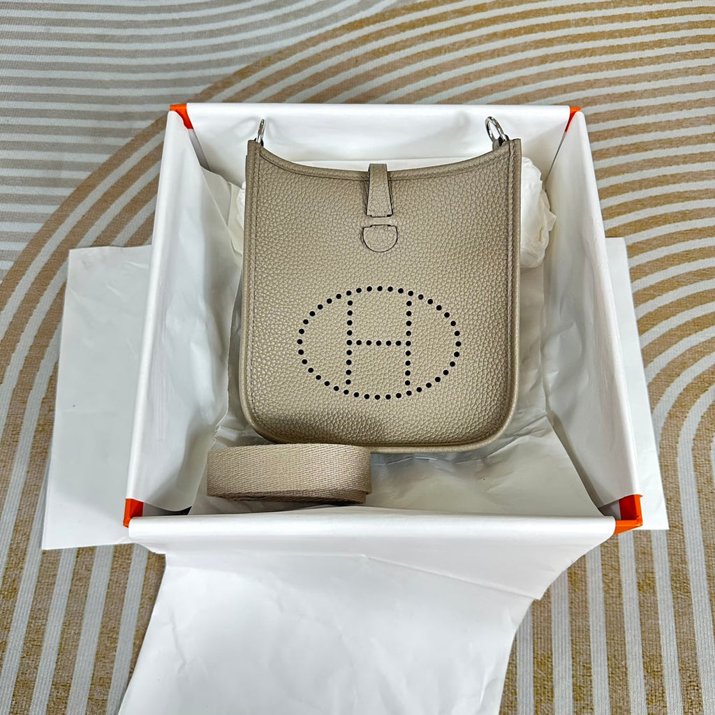 Hermes Evelyne III 17 Light Gray Togo Leather Bag Silver H5629