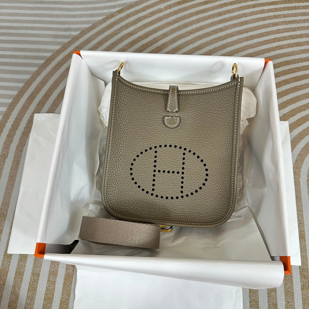 Hermes Evelyne III 17 Togo Dark Blue Leather Bag Gold H5632