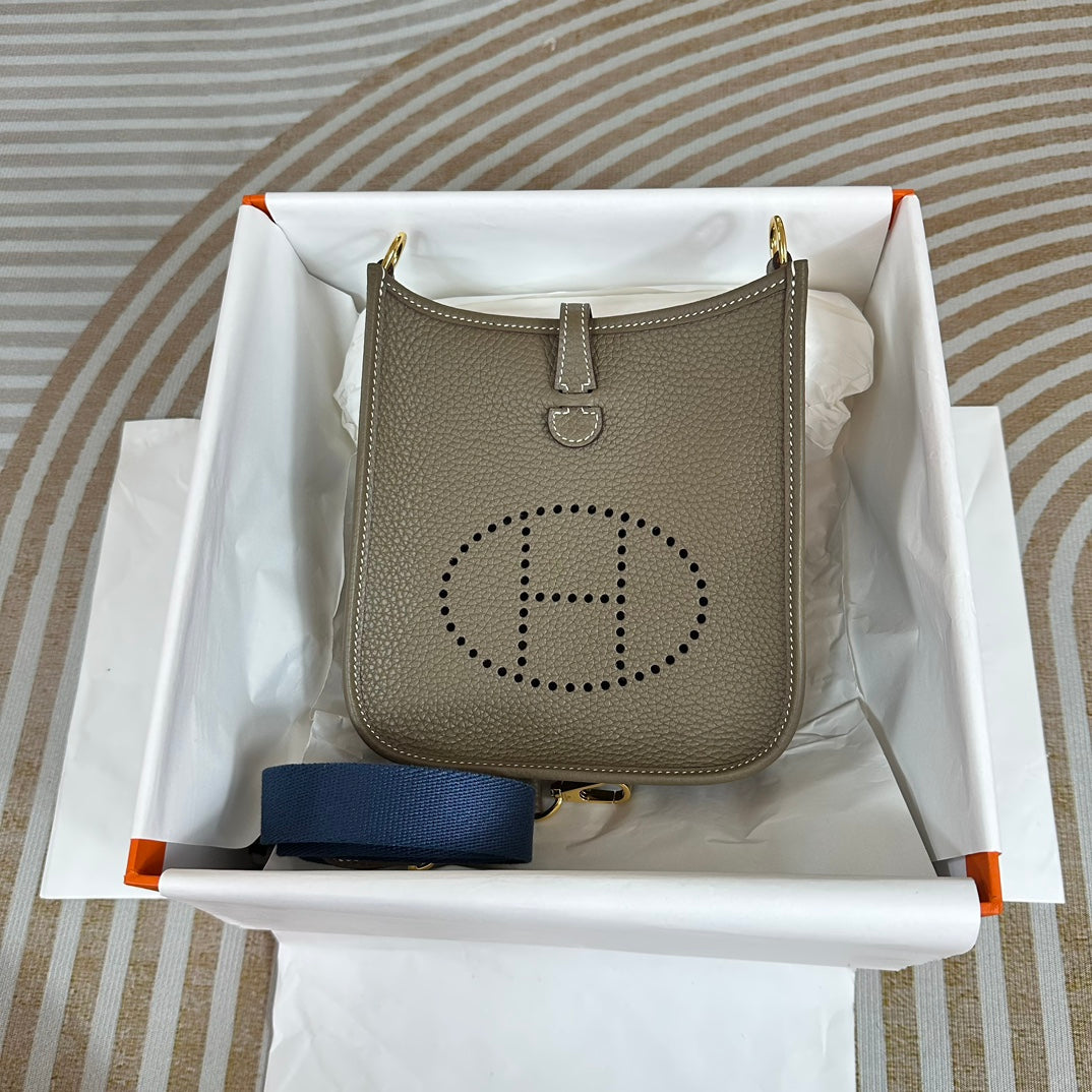 Hermes Evelyne III 17 Togo Dark Blue Leather Bag Gold H5632