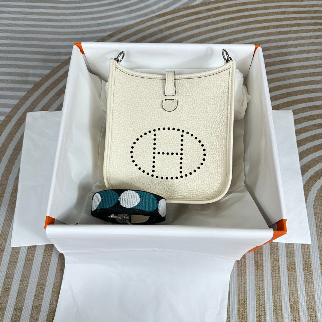 Hermes Evelyne III 17 Togo Beige Leather Bag Silver H5637