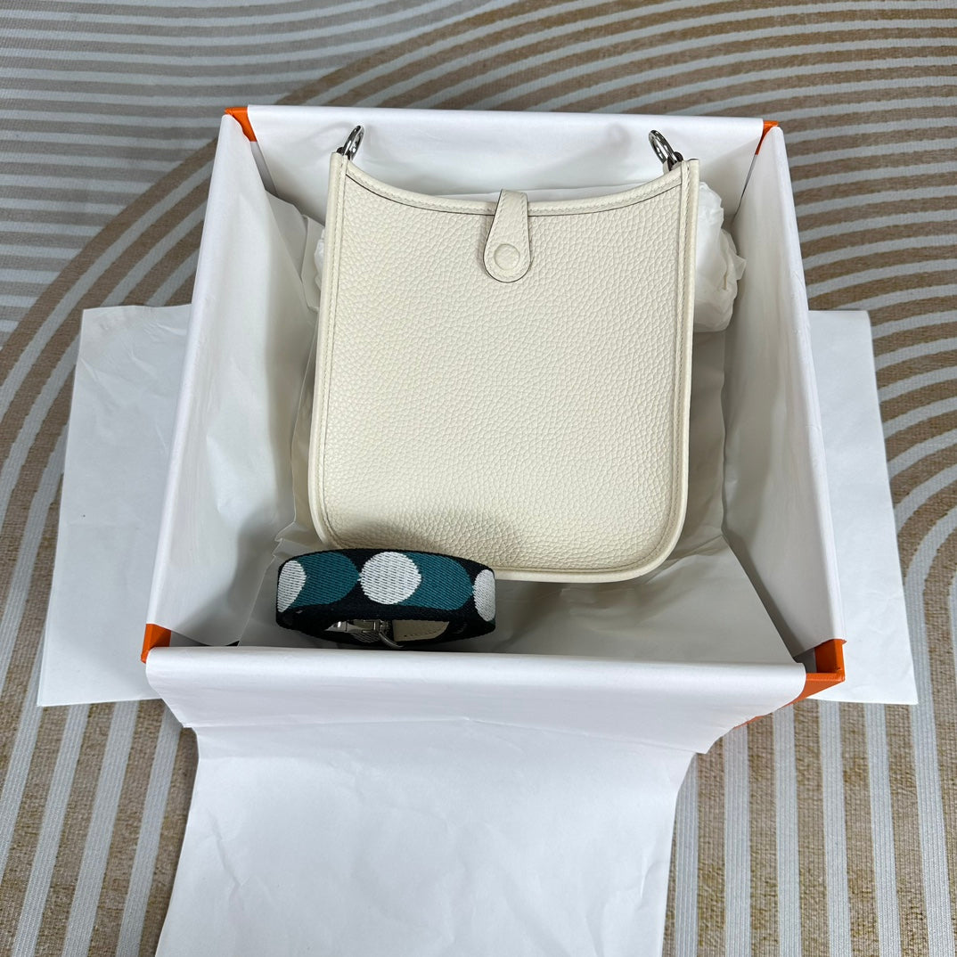 Hermes Evelyne III 17 Togo Beige Leather Bag Silver H5637