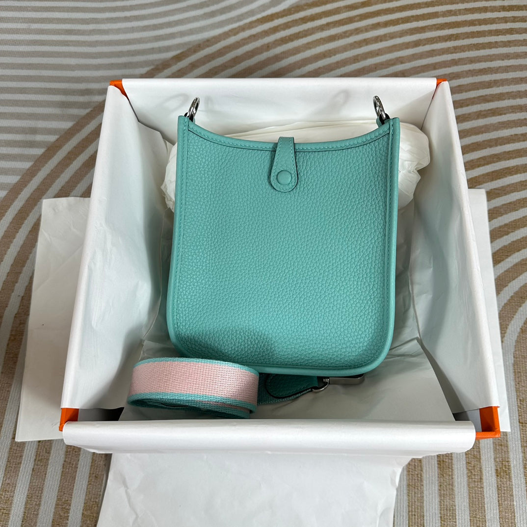 Hermes Evelyne III 17 Togo Light Green Leather Bag Silver H5665