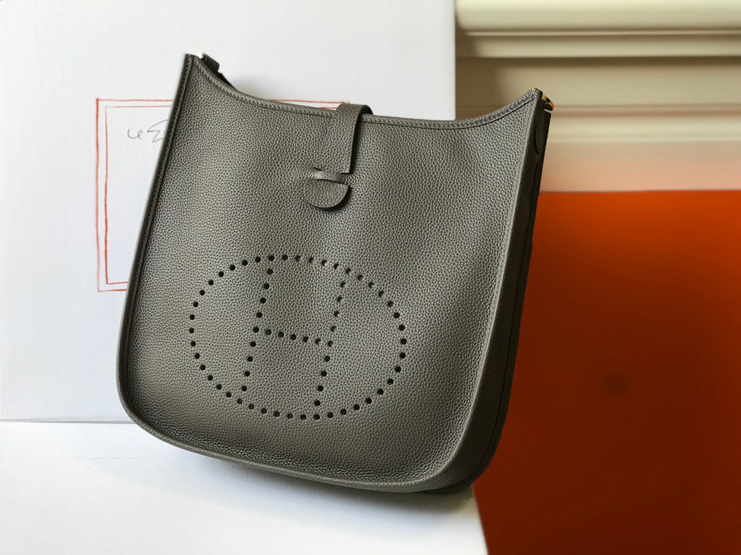Hermès Evelyne III 29 Bag Taurillon Clemence Dark Green