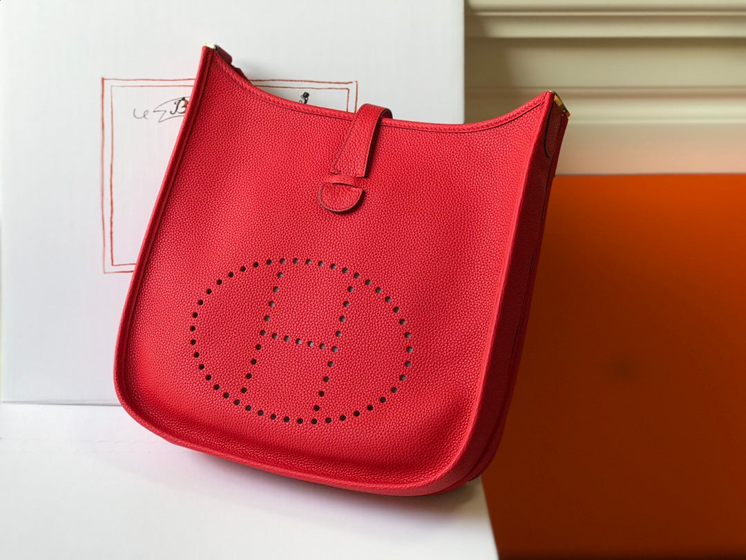 Hermès Evelyne III 29 Bag Taurillon Clemence Red