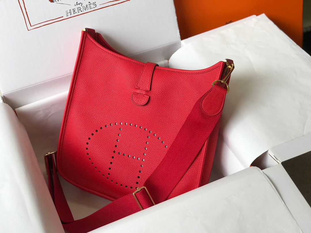 Hermès Evelyne III 29 Bag Taurillon Clemence Red