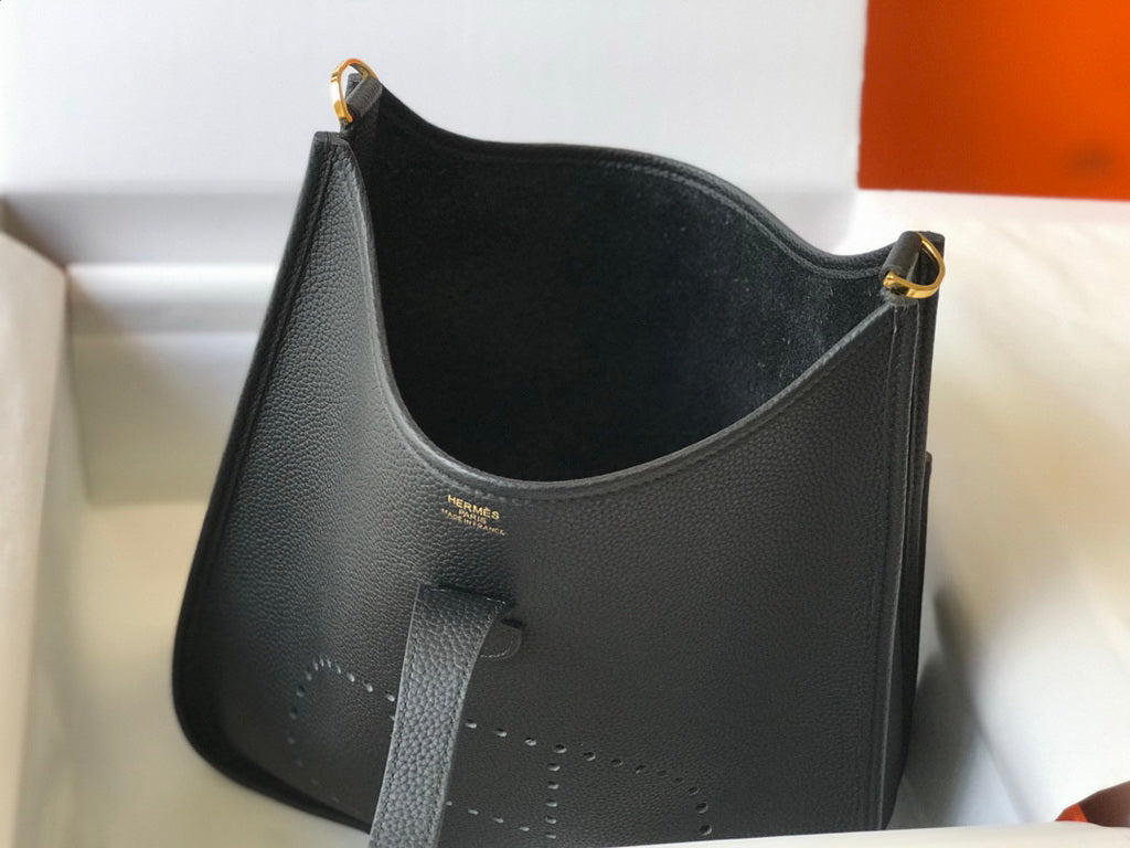 Hermès Evelyne III 29 Taurillon Clemence Bag Half Hand Black Gold