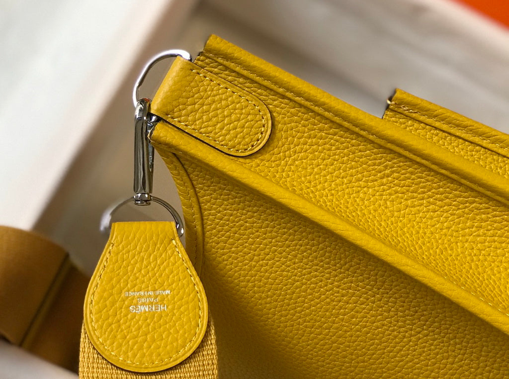 Hermès Evelyne III 29 Taurillon Clemence Shoulder Bag Yellow Silver