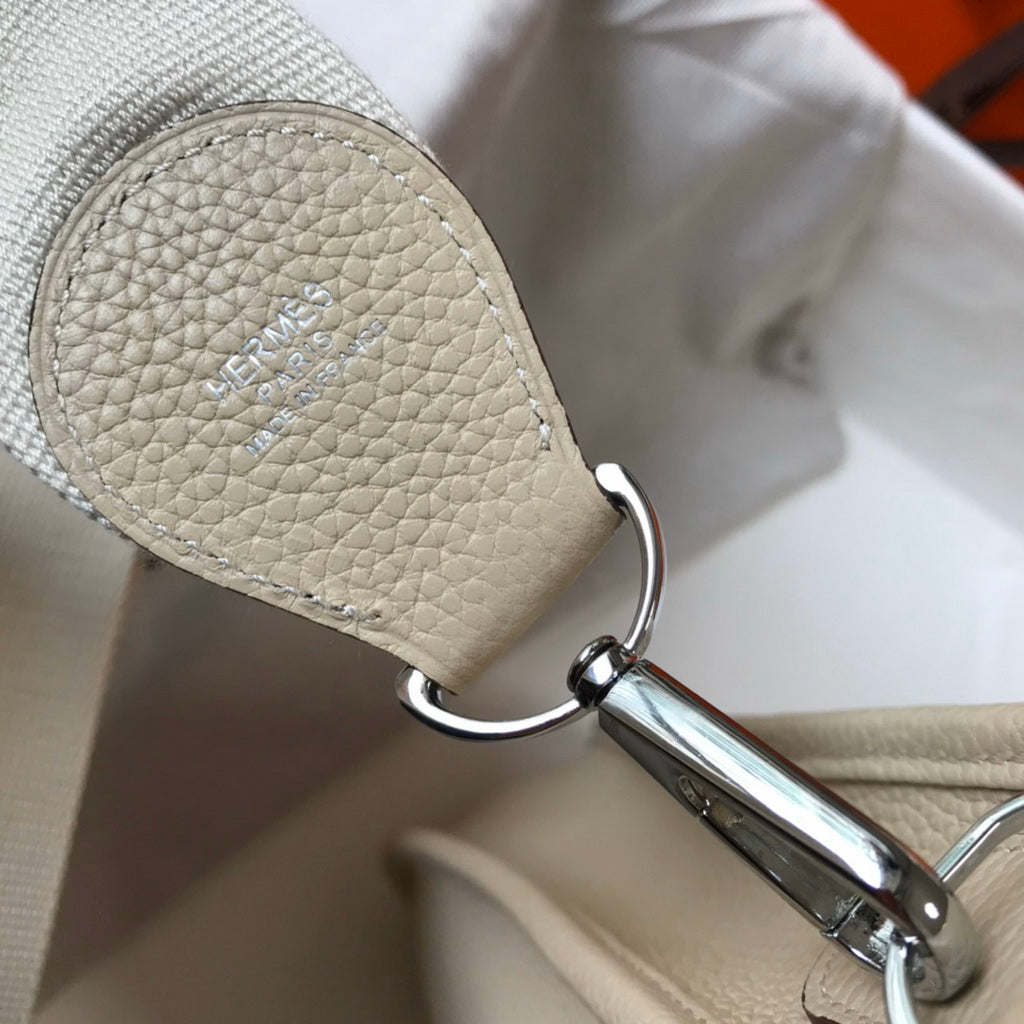 Hermès Evelyne III 29 Taurillon Clemence Shoulder Bag Ligth Gray Silver