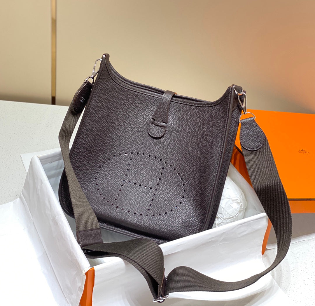 Hermès Evelyne III 29 Taurillon Clemence Shoulder Bag Coffee Silver