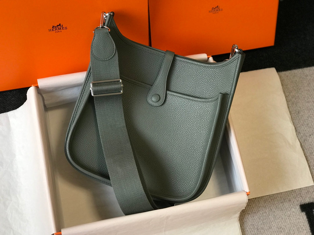 Hermès Evelyne III 29 Taurillon Clemence Shoulder Bag ArmyGreen Silver