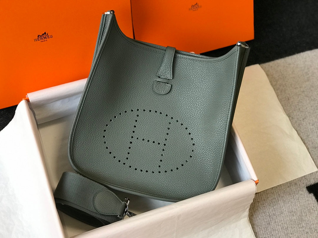 Hermès Evelyne III 29 Taurillon Clemence Shoulder Bag ArmyGreen Silver