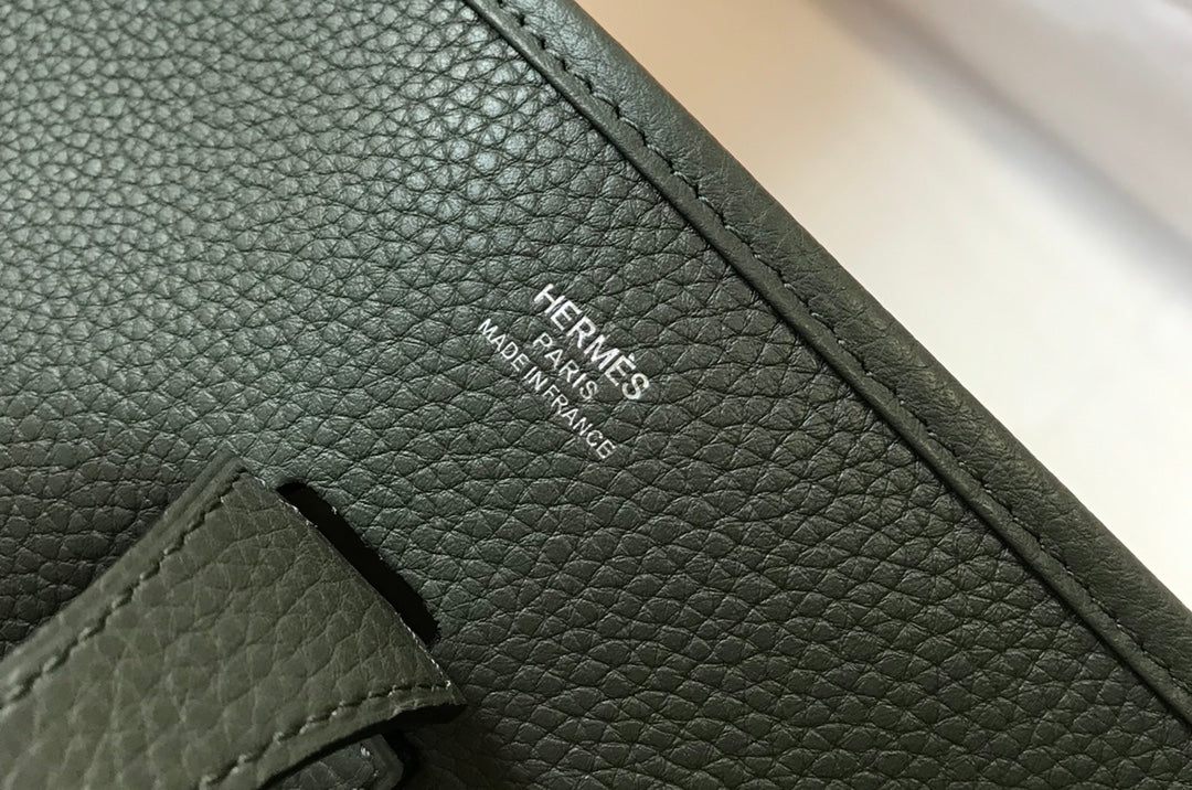 Hermès Evelyne III 29 Taurillon Clemence Shoulder Bag ArmyGreen Silver