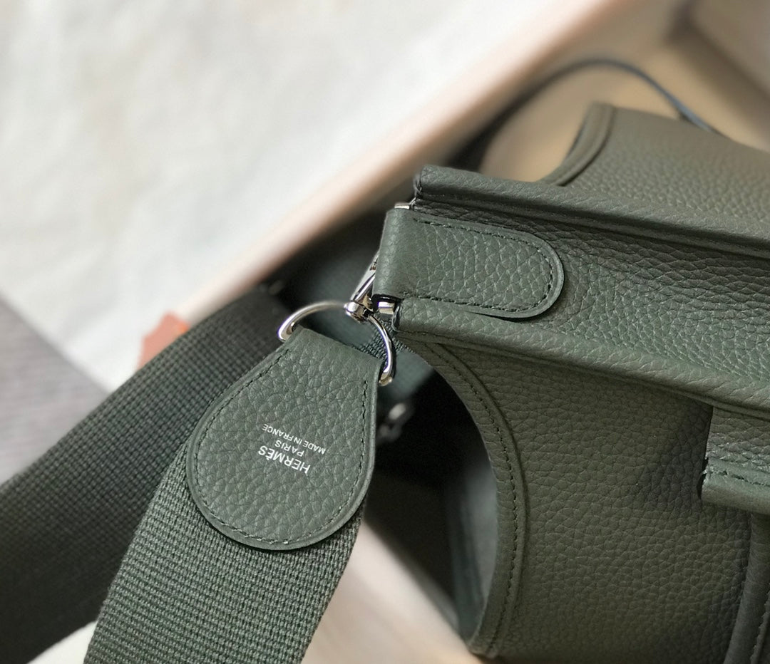 Hermès Evelyne III 29 Taurillon Clemence Shoulder Bag ArmyGreen Silver