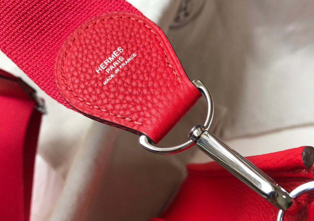 Hermès Evelyne III 29 Taurillon Clemence Shoulder Bag Red Silver