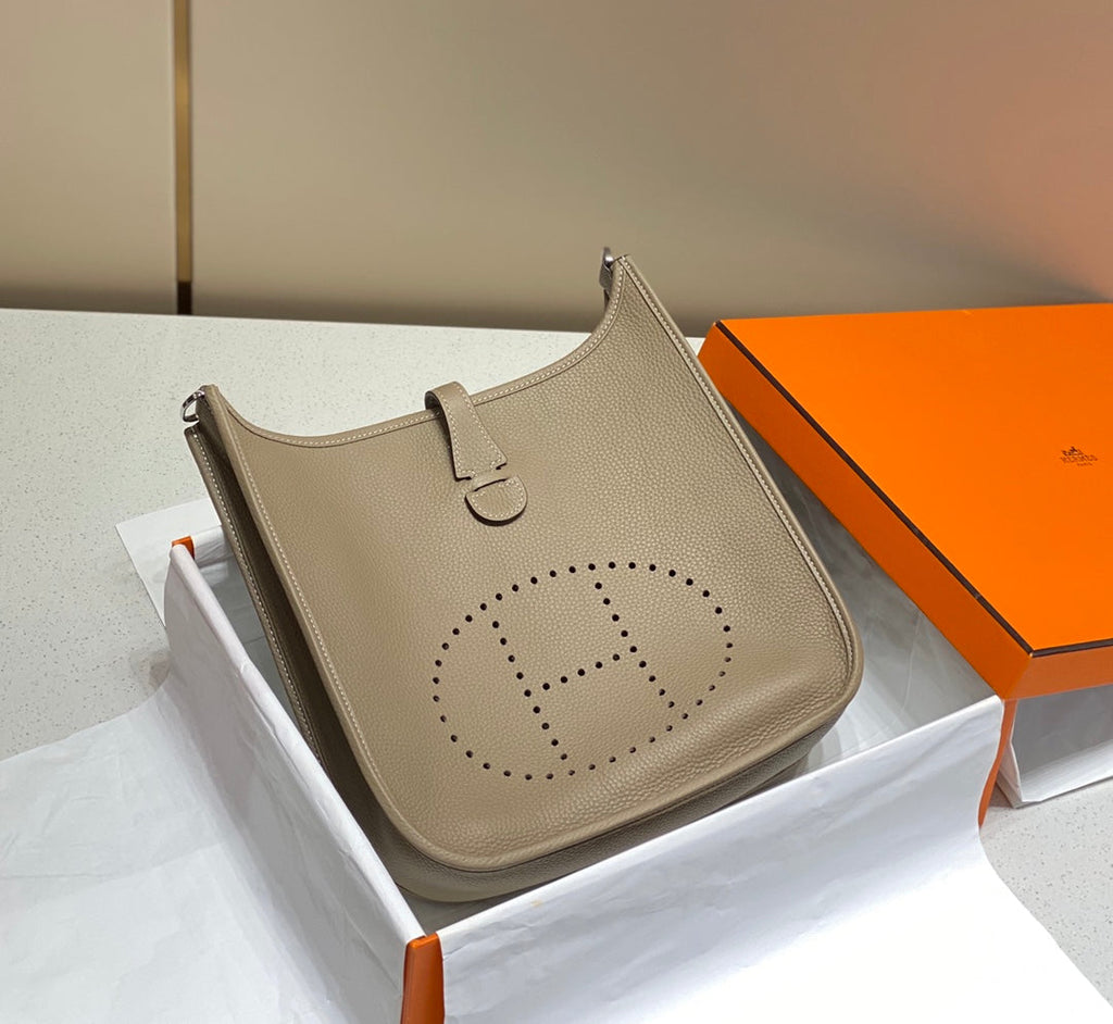 Hermès Evelyne III 29 Taurillon Clemence Shoulder Bag Gray Silver