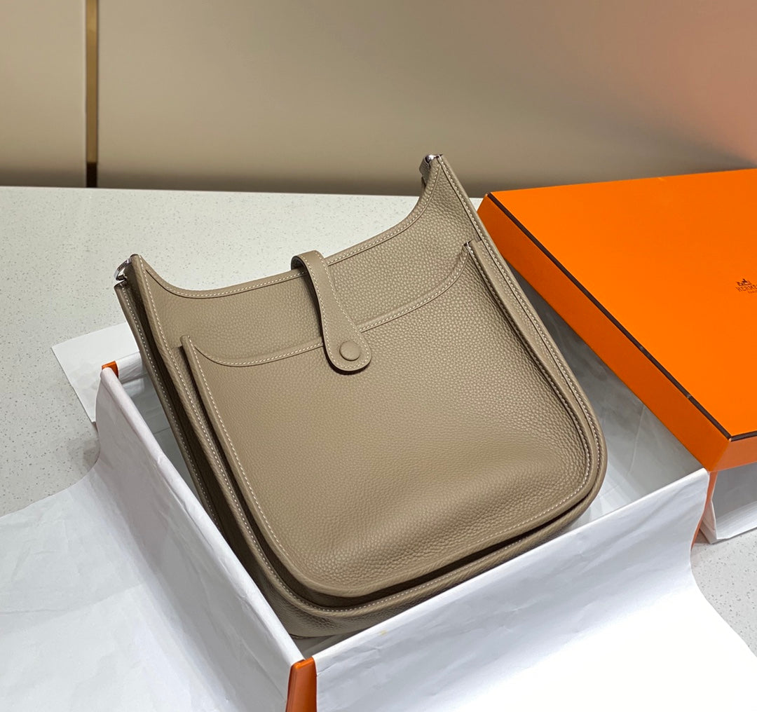 Hermès Evelyne III 29 Taurillon Clemence Shoulder Bag Gray Silver