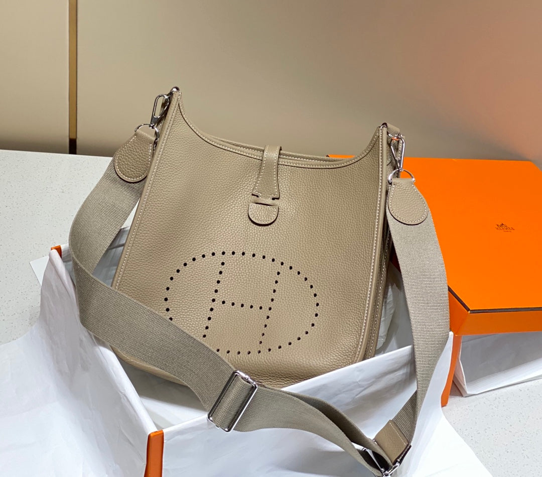 Hermès Evelyne III 29 Taurillon Clemence Shoulder Bag Gray Silver