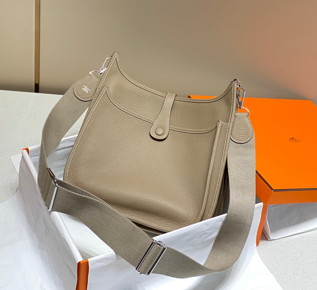 Hermès Evelyne III 29 Taurillon Clemence Shoulder Bag Gray Silver