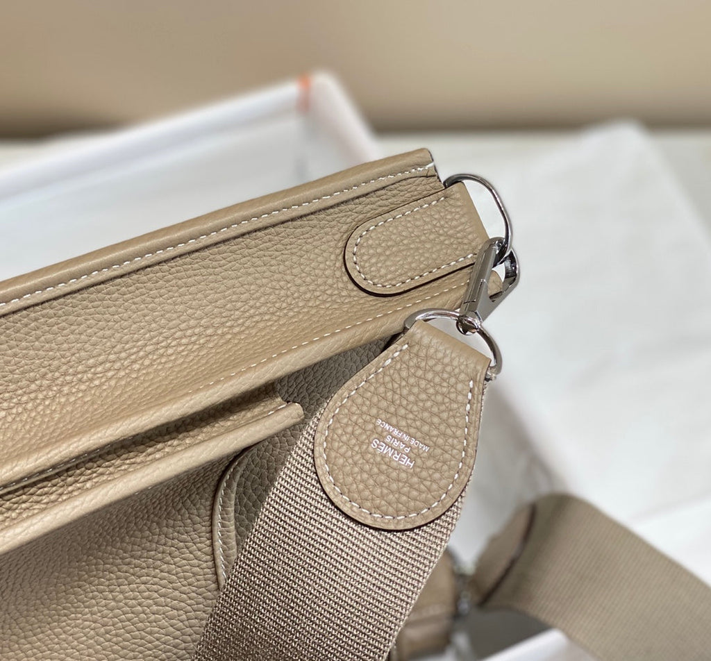 Hermès Evelyne III 29 Taurillon Clemence Shoulder Bag Gray Silver