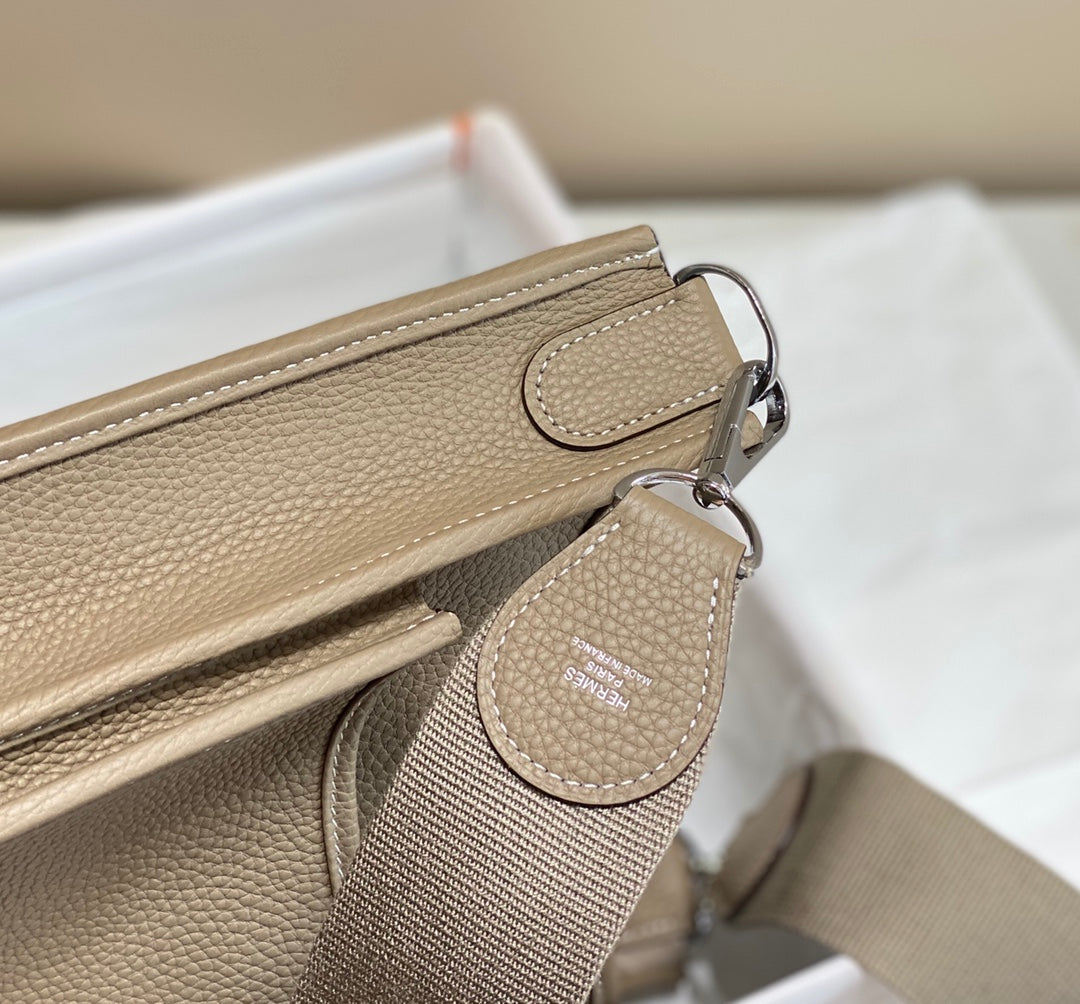 Hermès Evelyne III 29 Taurillon Clemence Shoulder Bag Gray Silver