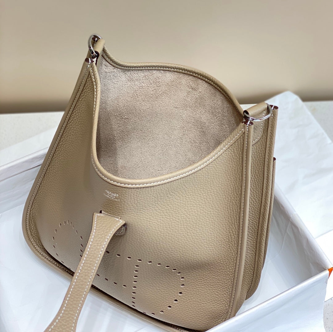 Hermès Evelyne III 29 Taurillon Clemence Shoulder Bag Gray Silver