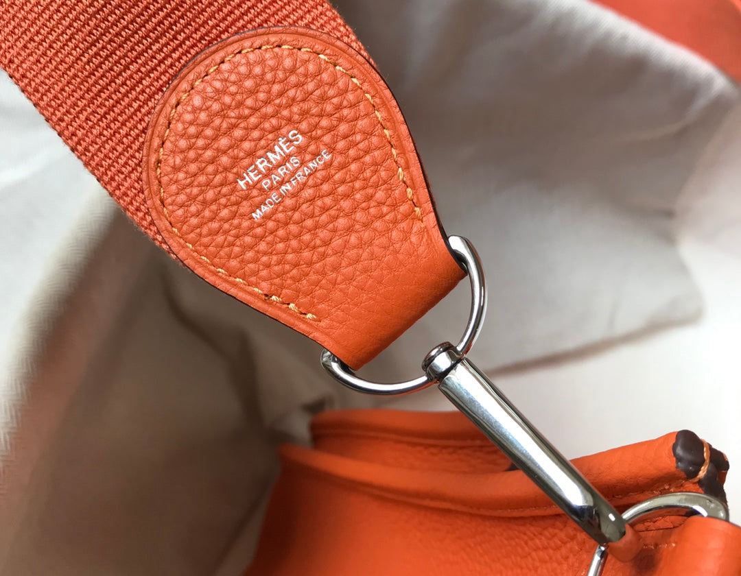 Hermès Evelyne III 29 Taurillon Clemence Shoulder Bag Orange Silver