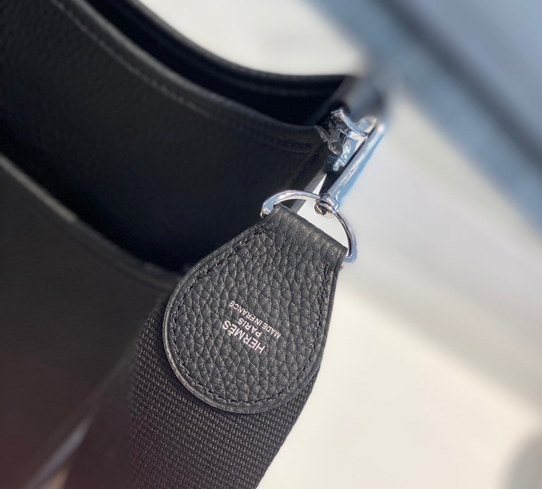 Hermès Evelyne III 29 Taurillon Clemence Shoulder Bag Black Silver