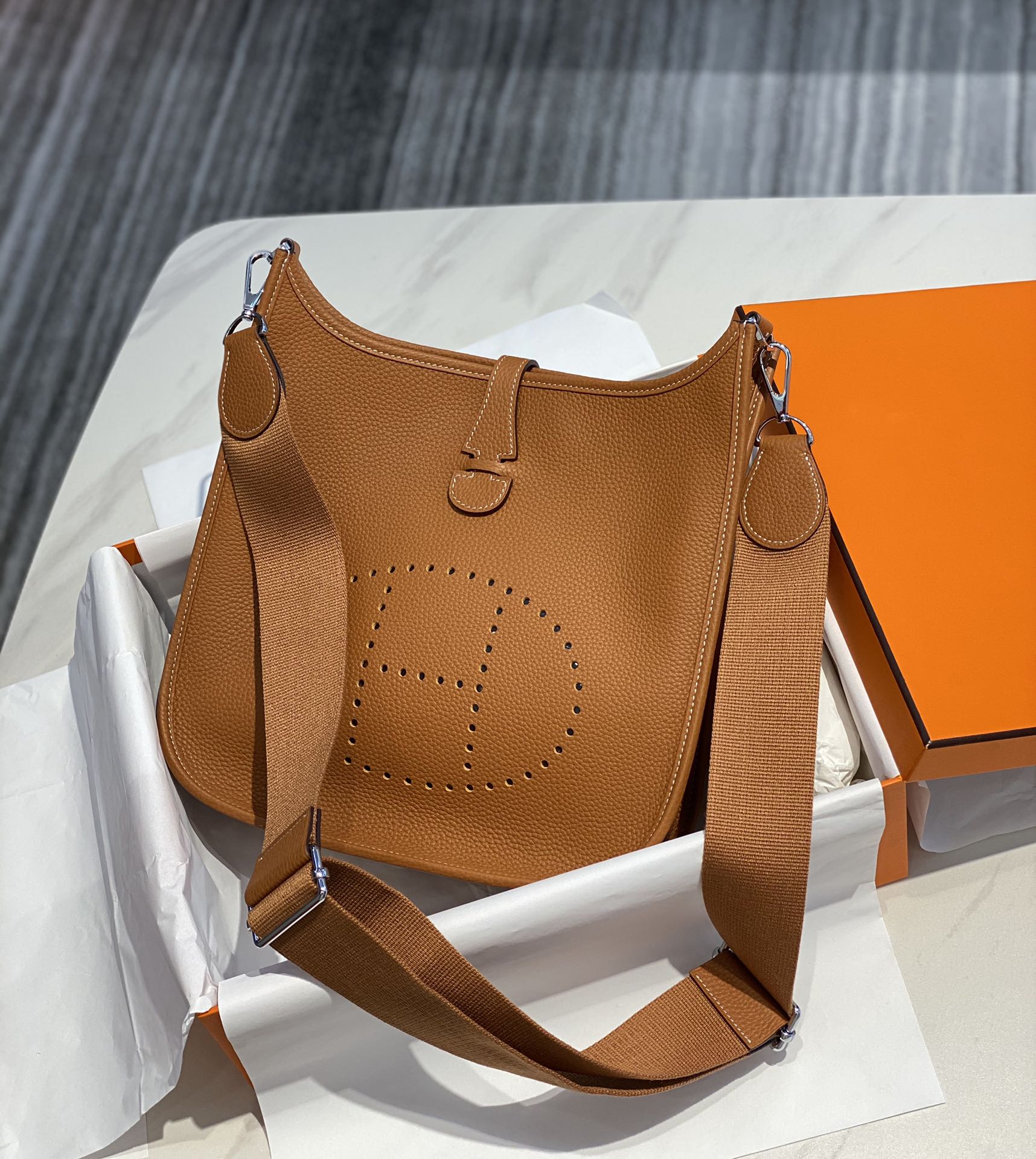 Hermès Evelyne III 29 Taurillon Clemence Shoulder Bag camel Silver