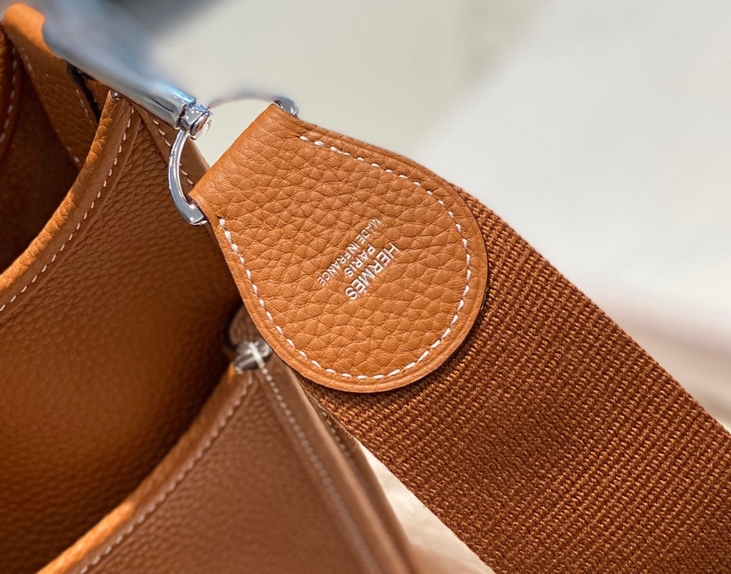Hermès Evelyne III 29 Taurillon Clemence Shoulder Bag camel Silver