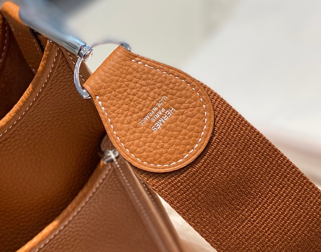 Hermès Evelyne III 29 Taurillon Clemence Shoulder Bag camel Silver