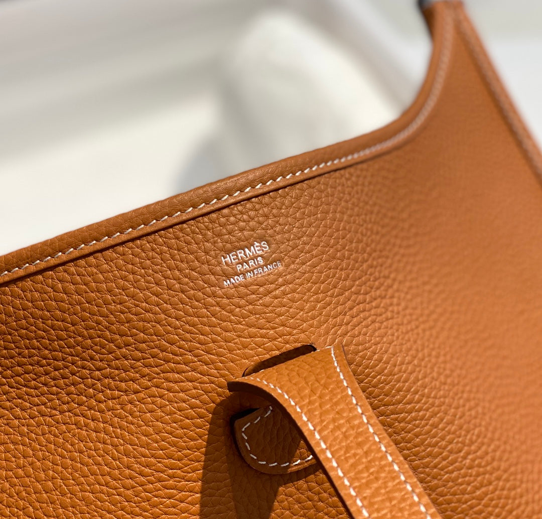 Hermès Evelyne III 29 Taurillon Clemence Shoulder Bag camel Silver