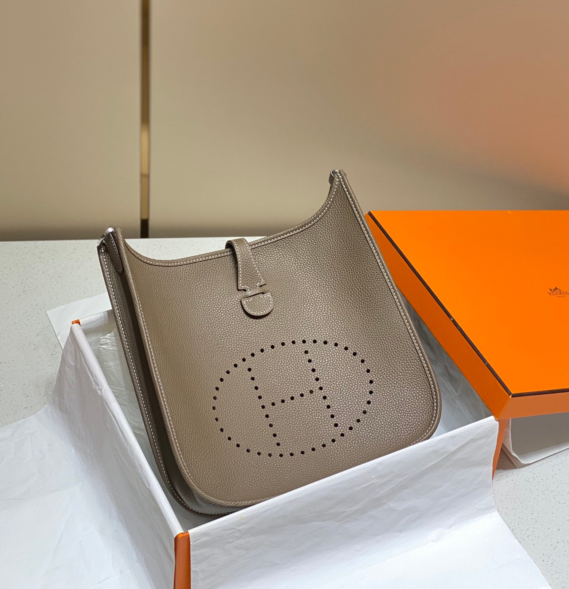 Hermès Evelyne III 29 Taurillon Clemence Shoulder Bag Silver Gray