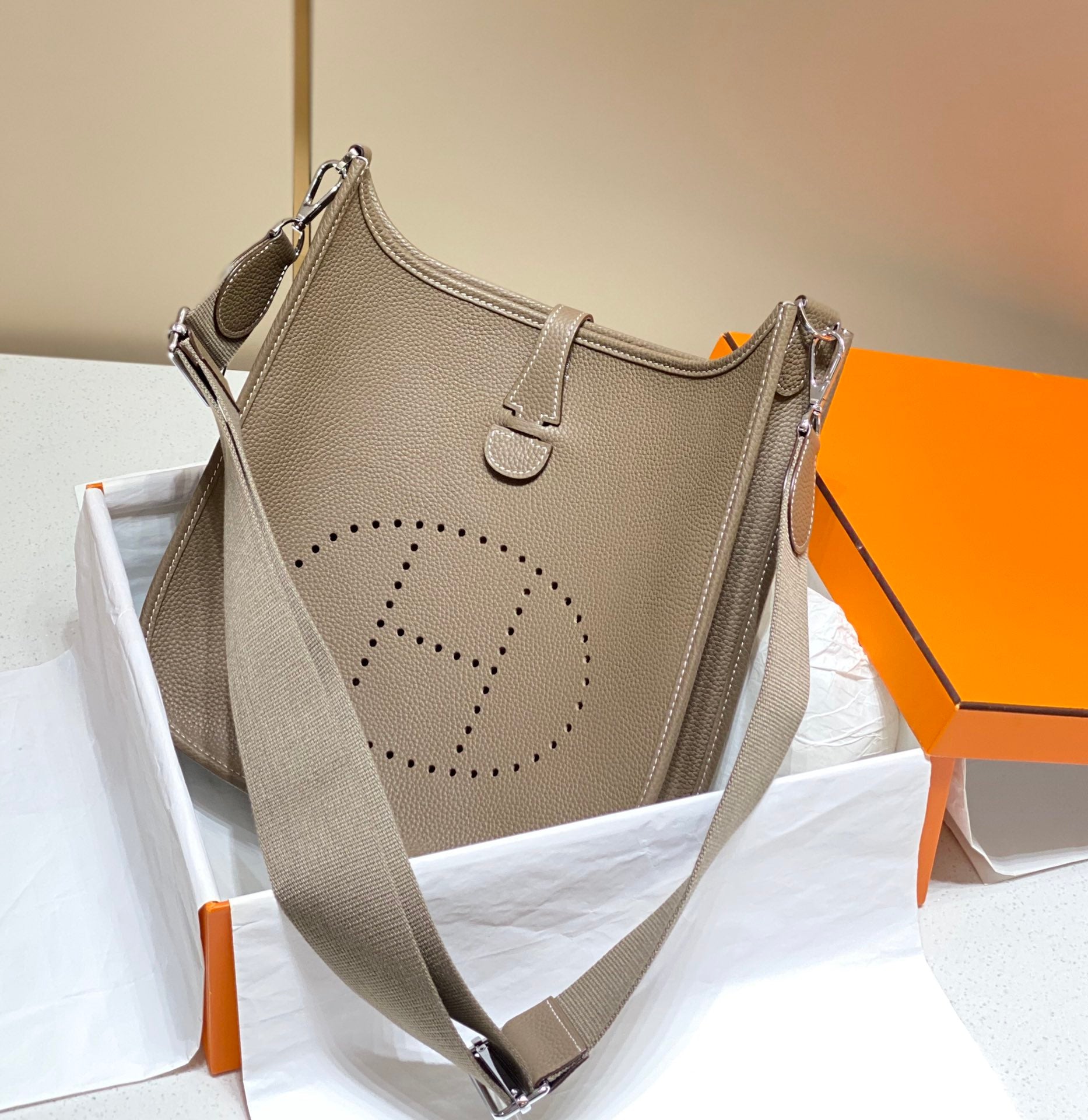 Hermès Evelyne III 29 Taurillon Clemence Shoulder Bag Silver Gray