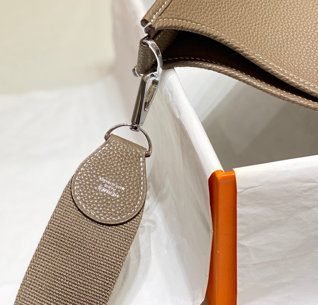 Hermès Evelyne III 29 Taurillon Clemence Shoulder Bag Silver Gray