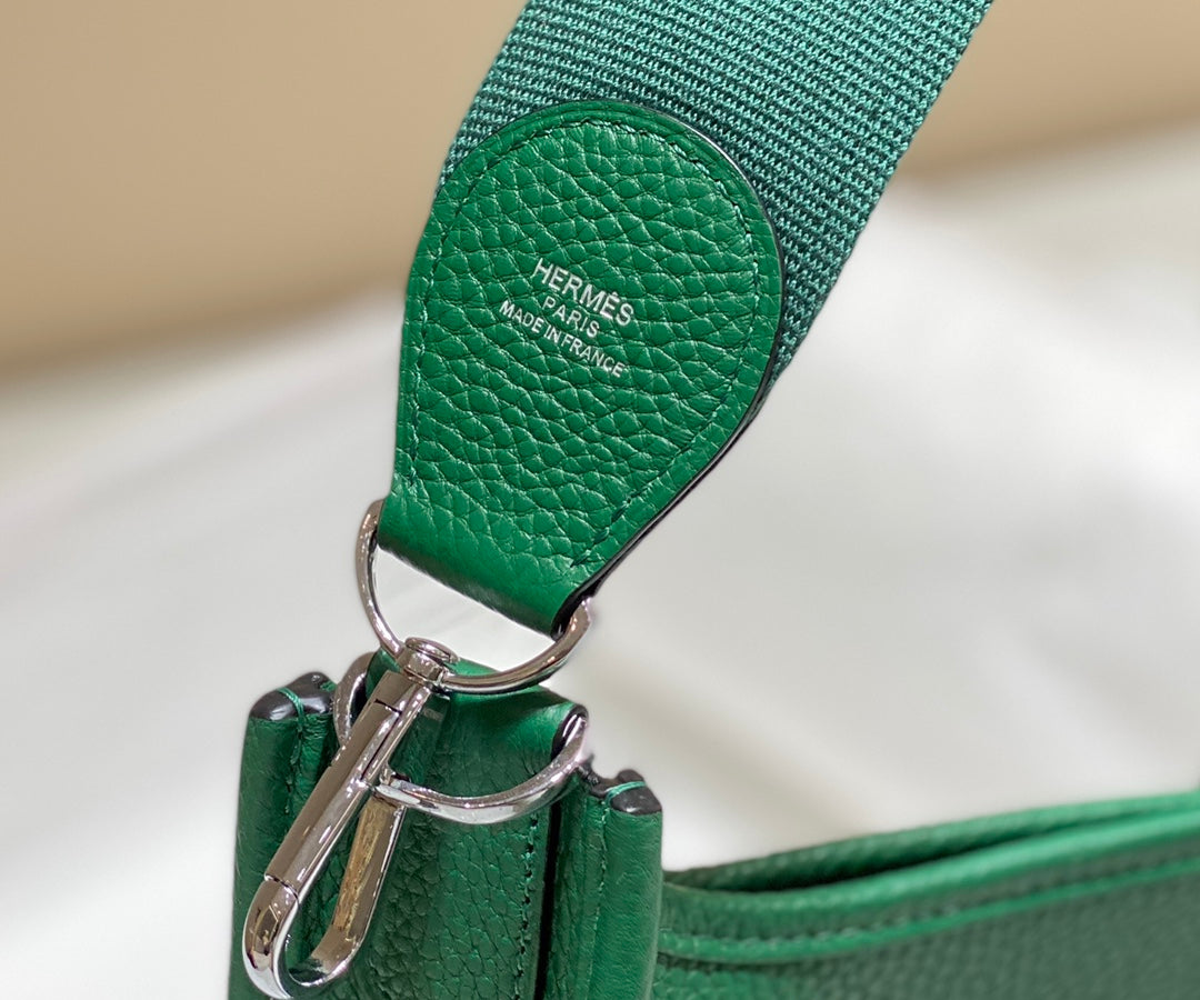Hermès Evelyne III 29 Taurillon Clemence Shoulder Bag Green Silver