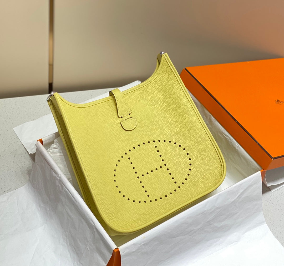 Hermès Evelyne III 29 Taurillon Clemence Shoulder Bag lemon yellow Silver