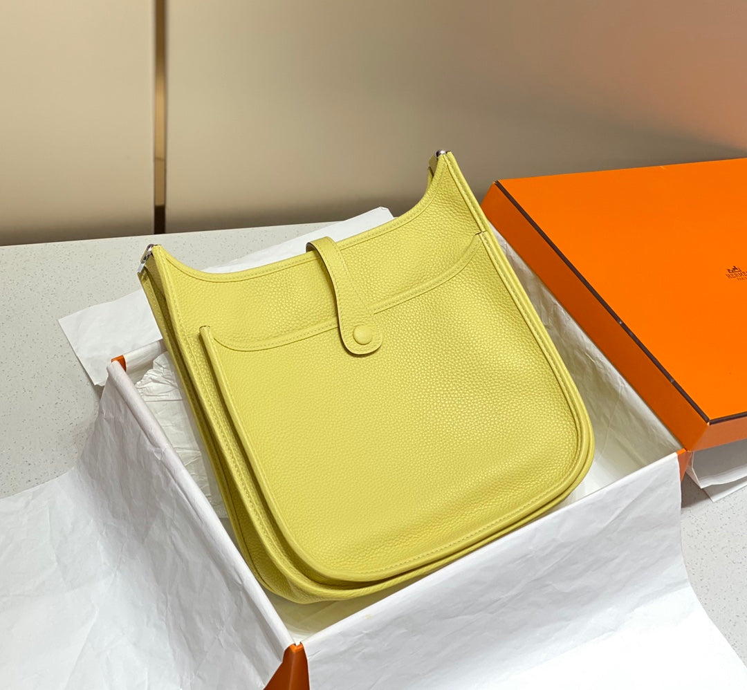 Hermès Evelyne III 29 Taurillon Clemence Shoulder Bag lemon yellow Silver
