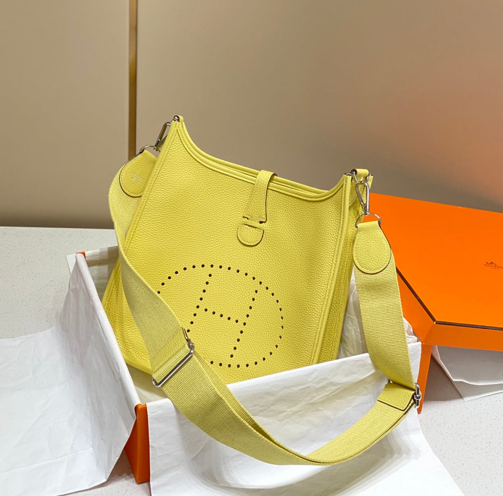 Hermès Evelyne III 29 Taurillon Clemence Shoulder Bag lemon yellow Silver