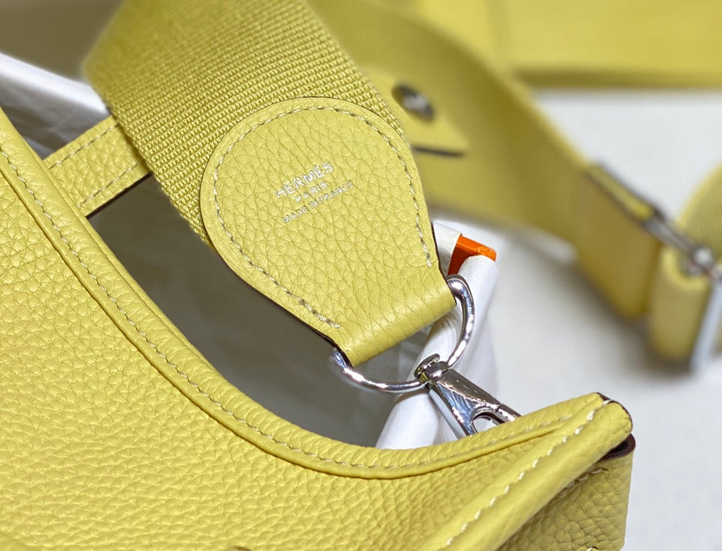 Hermès Evelyne III 29 Taurillon Clemence Shoulder Bag lemon yellow Silver