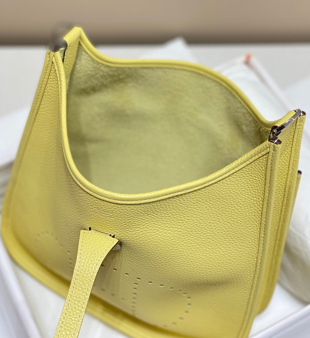 Hermès Evelyne III 29 Taurillon Clemence Shoulder Bag lemon yellow Silver